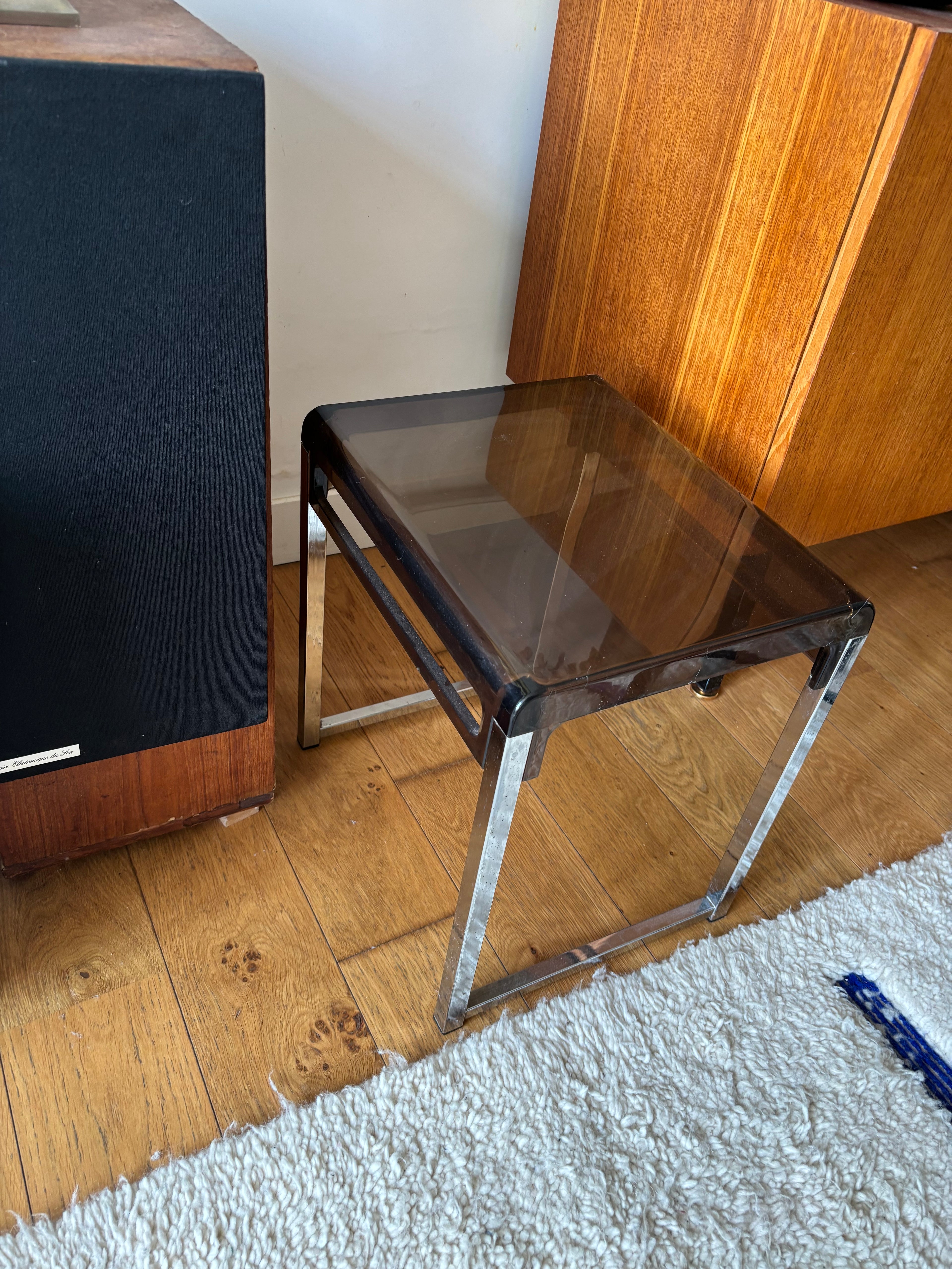 Table d’appoint attribuée à Marc Berthier – années 70