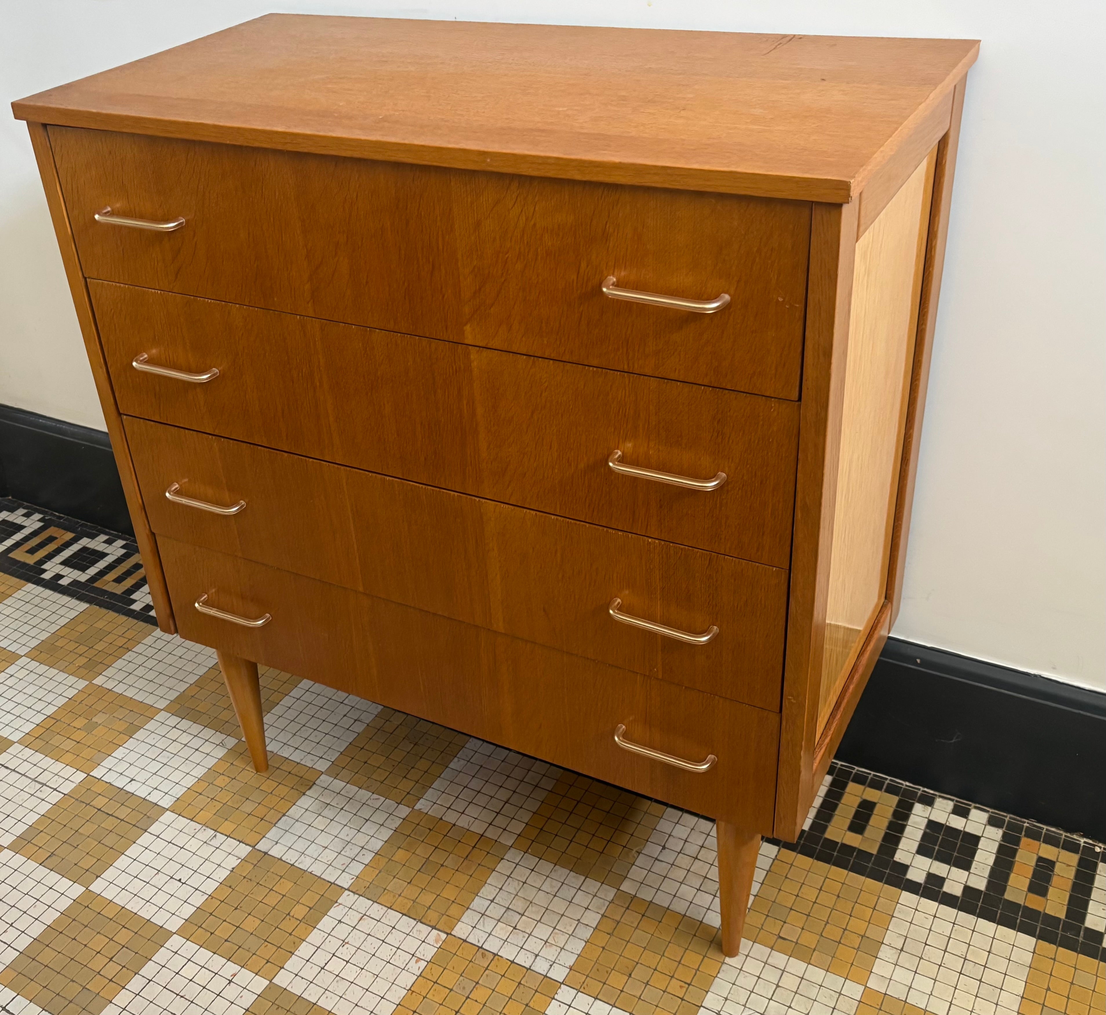 Commode moderniste en chêne – années 60