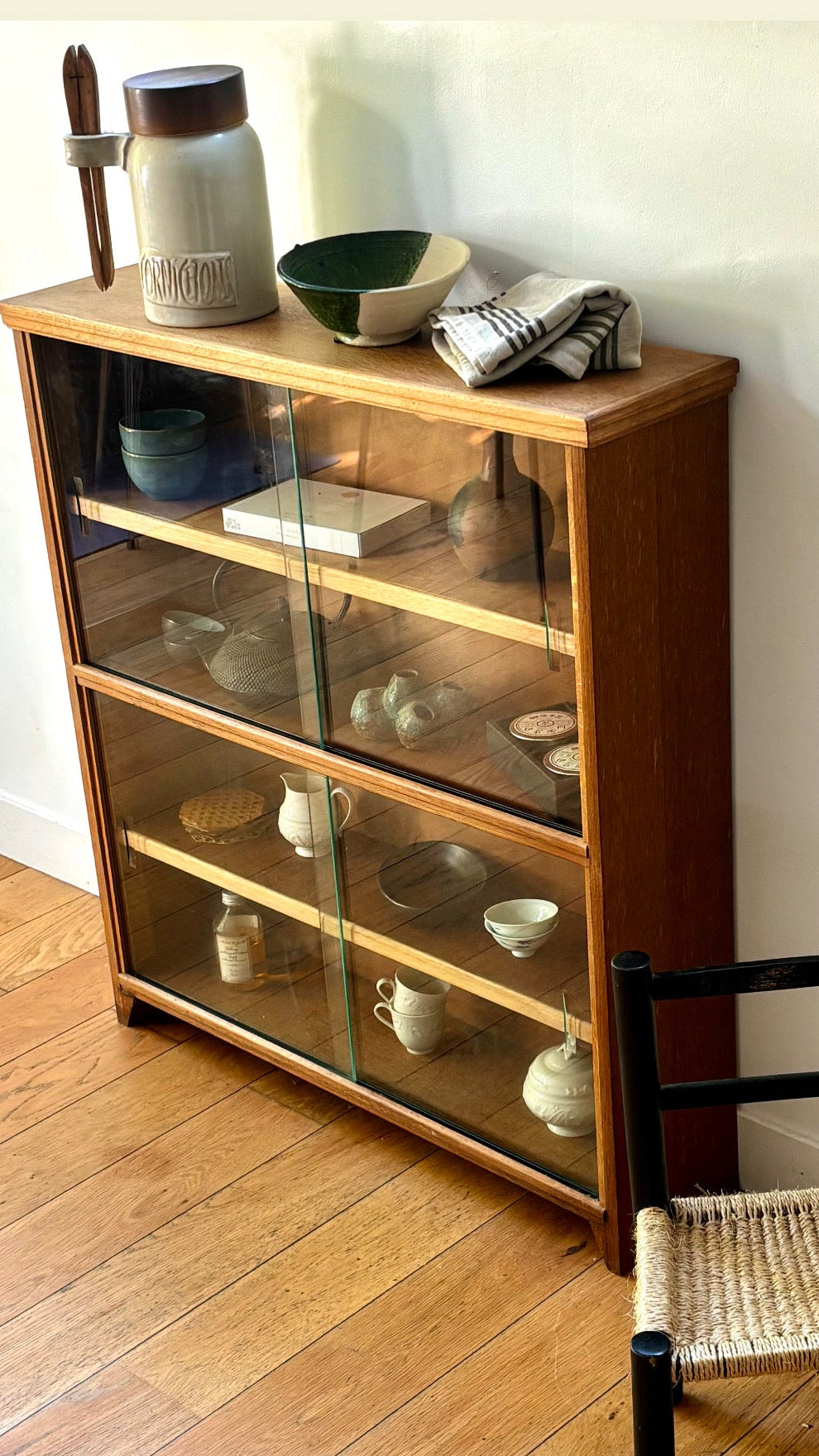 Vitrine moderniste en chêne - années 50-60