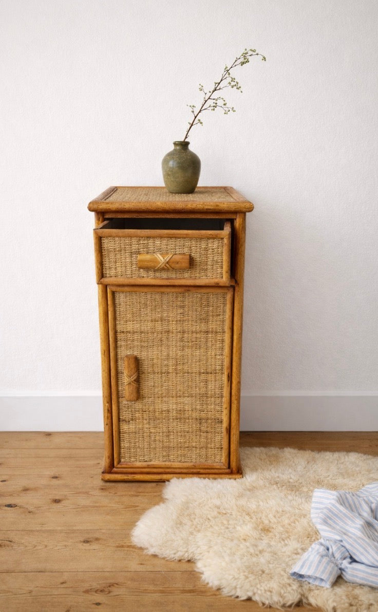 Meuble d’appoint en bambou et rotin – années 80