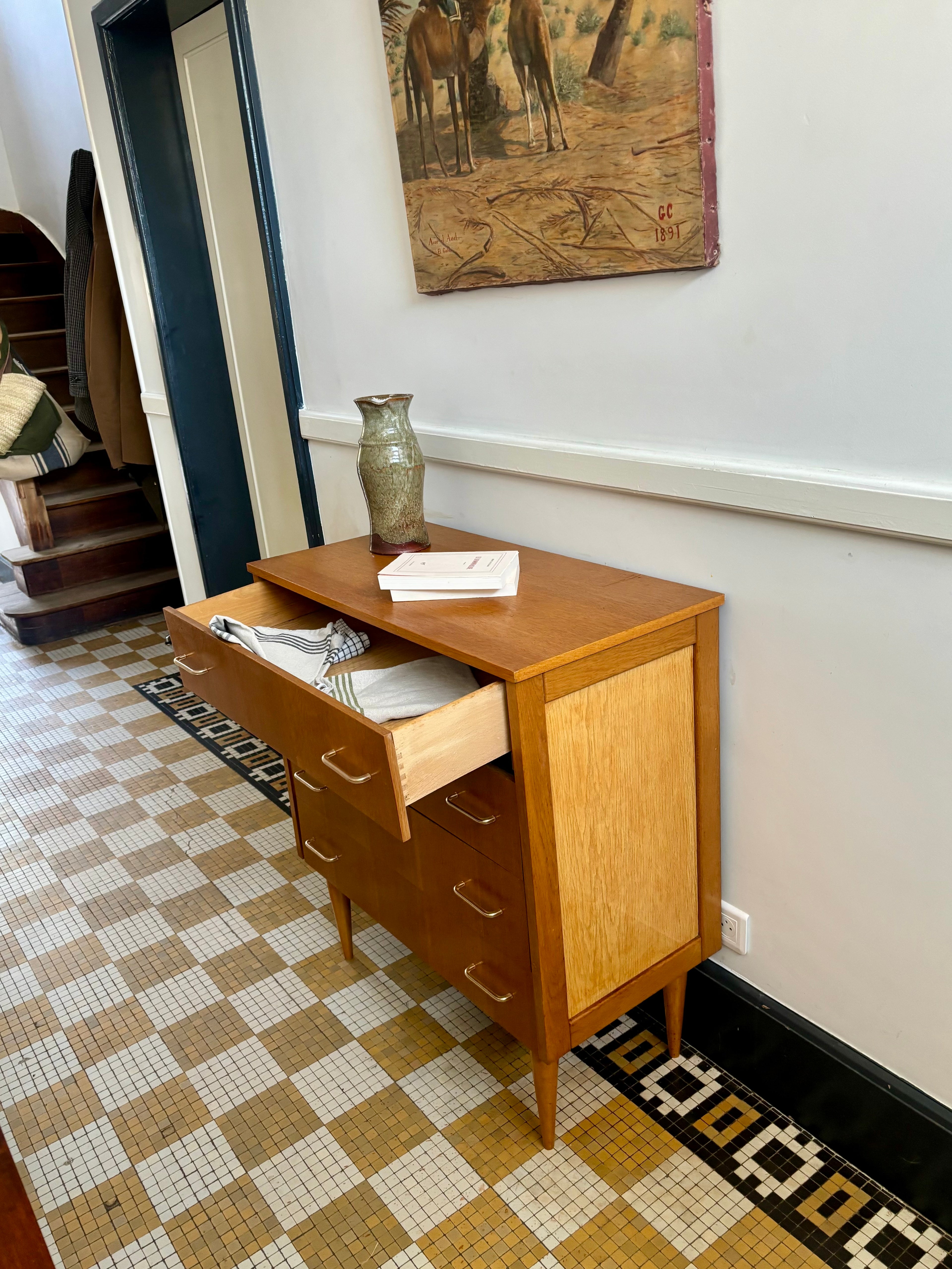 Commode moderniste en chêne – années 60