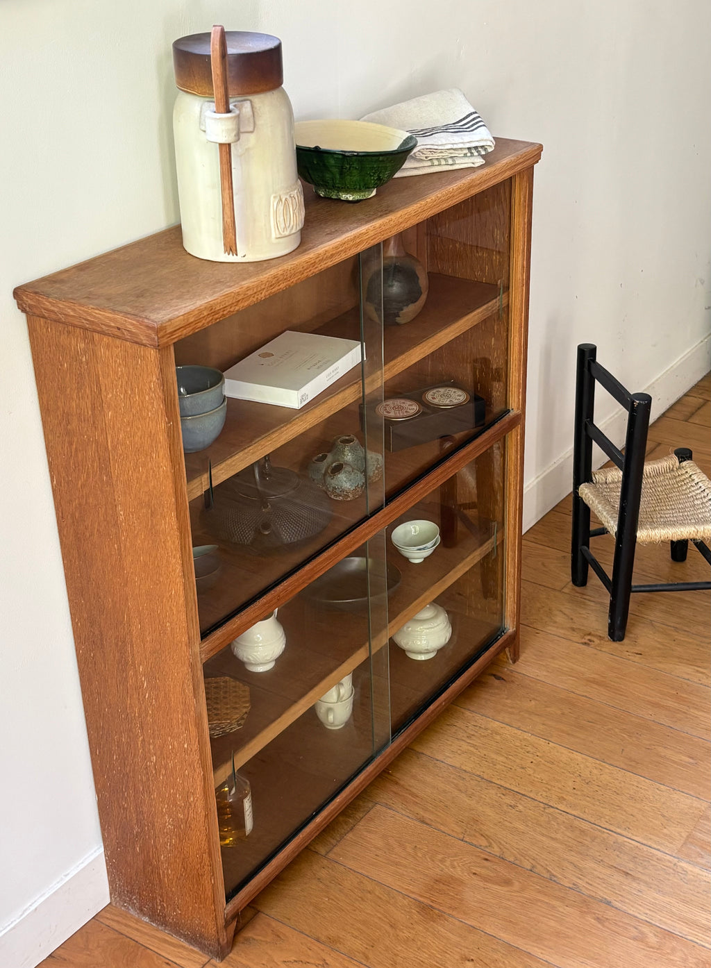 Vitrine moderniste en chêne - années 50-60