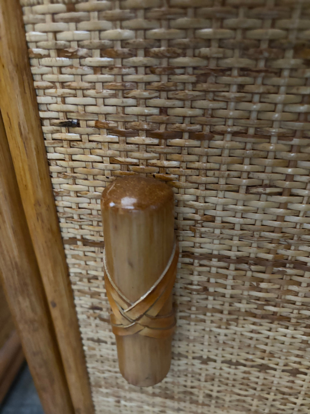Meuble d’appoint en bambou et rotin – années 80