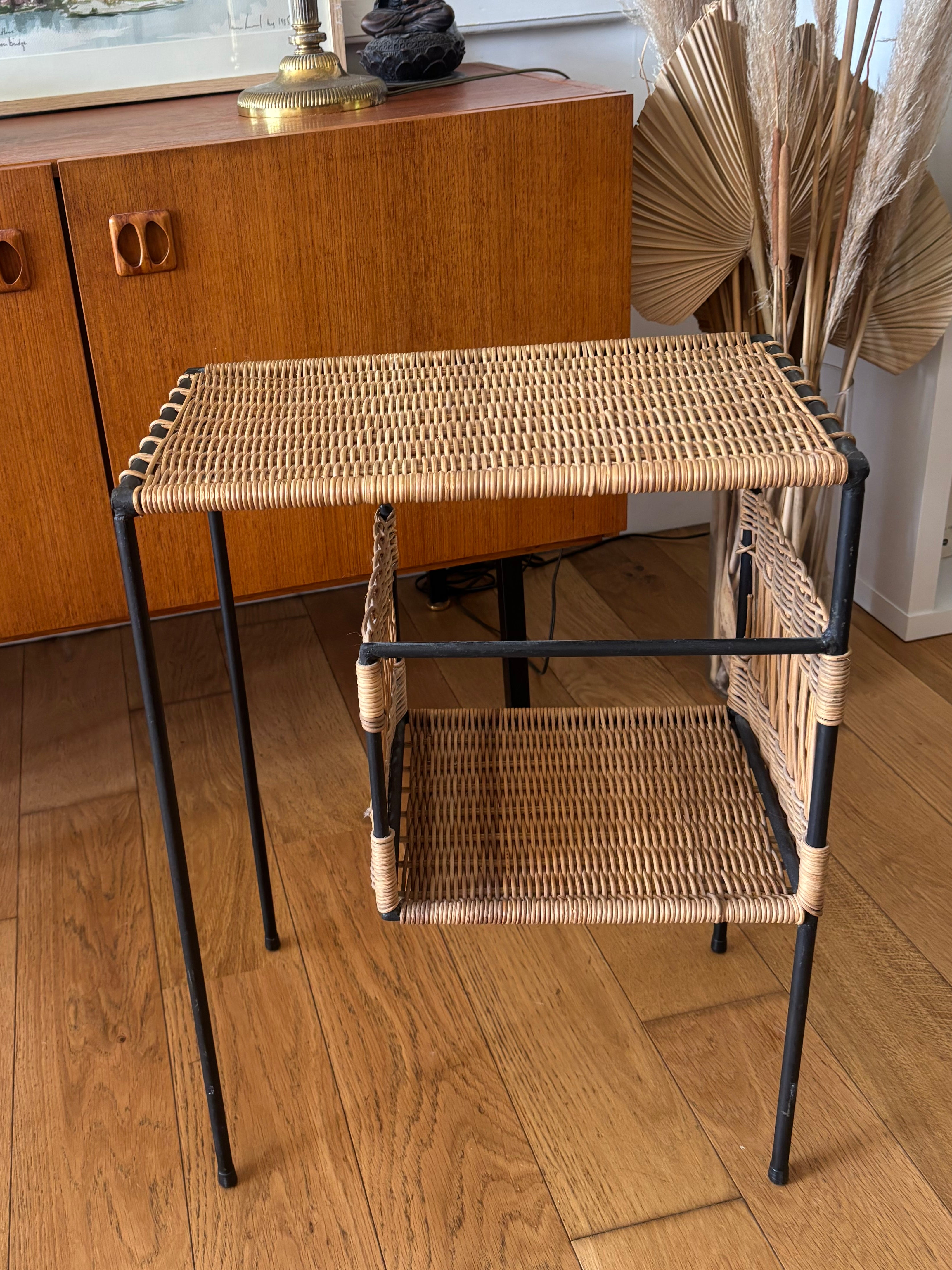 Table d’appoint en métal et osier tressé – années 70/80