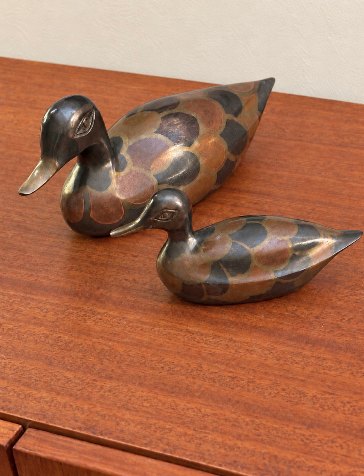 Duo de canards en laiton patiné – Années 70