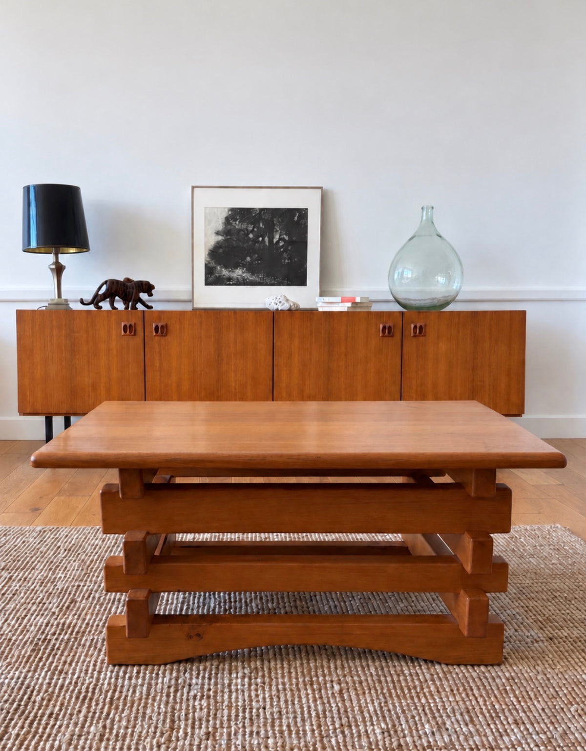 Table basse brutaliste en orme –– années 70