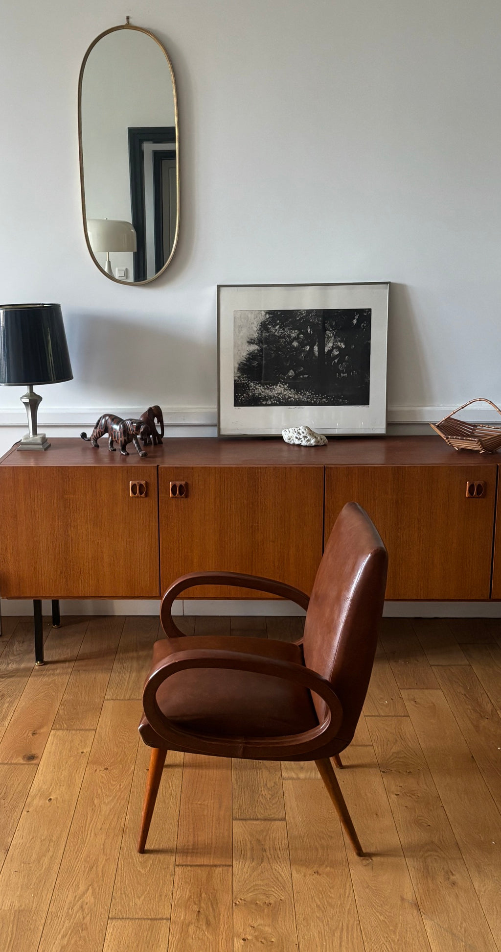 Fauteuil moderniste à accoudoirs ovales, années 1950-1960