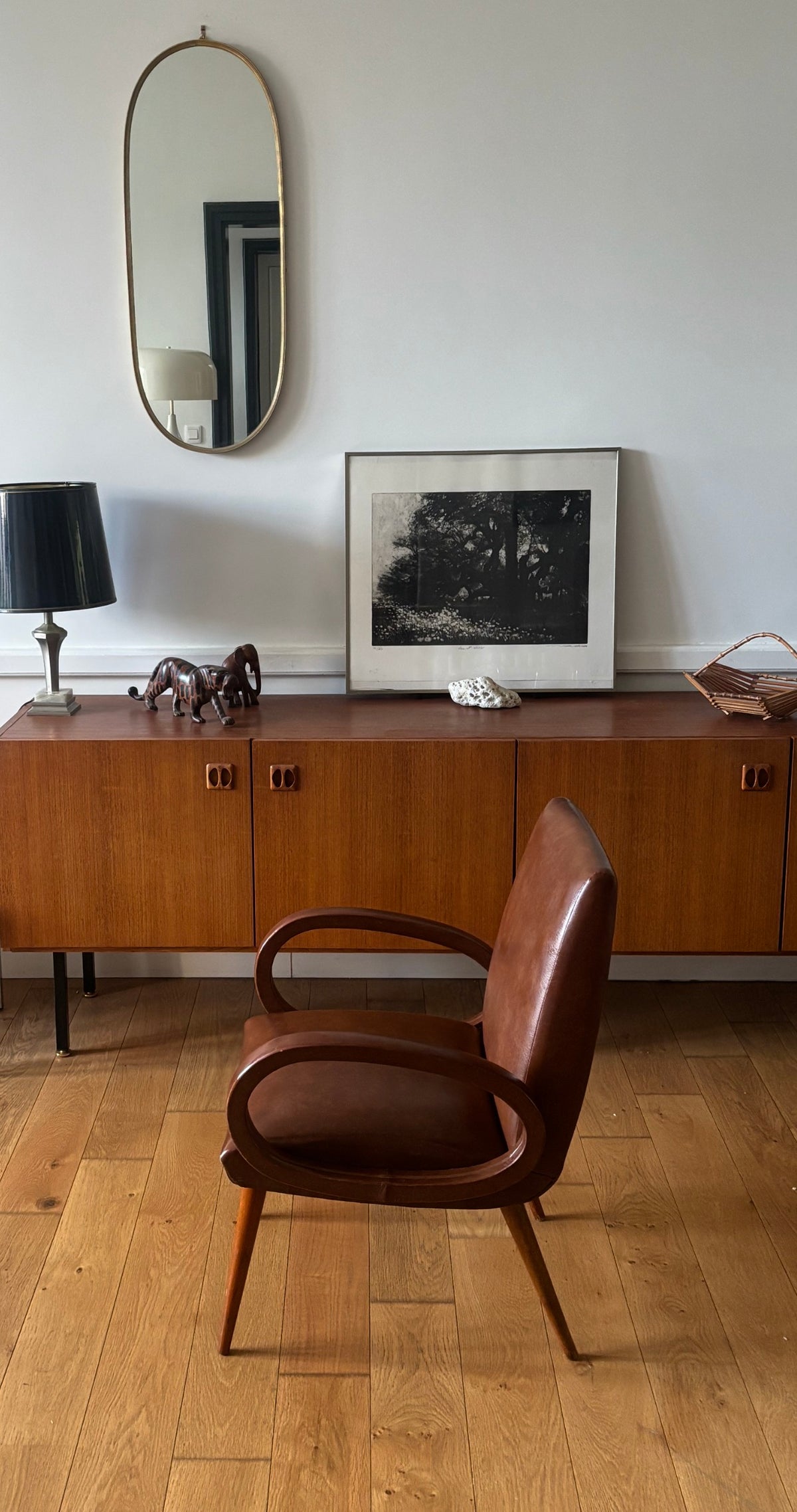 Fauteuil moderniste à accoudoirs ovales, années 1950-1960