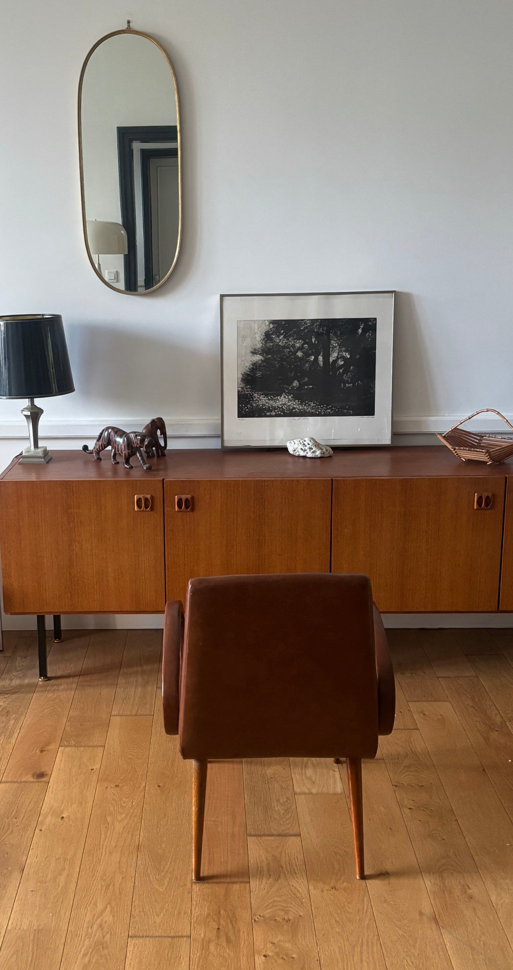 Fauteuil moderniste à accoudoirs ovales, années 1950-1960