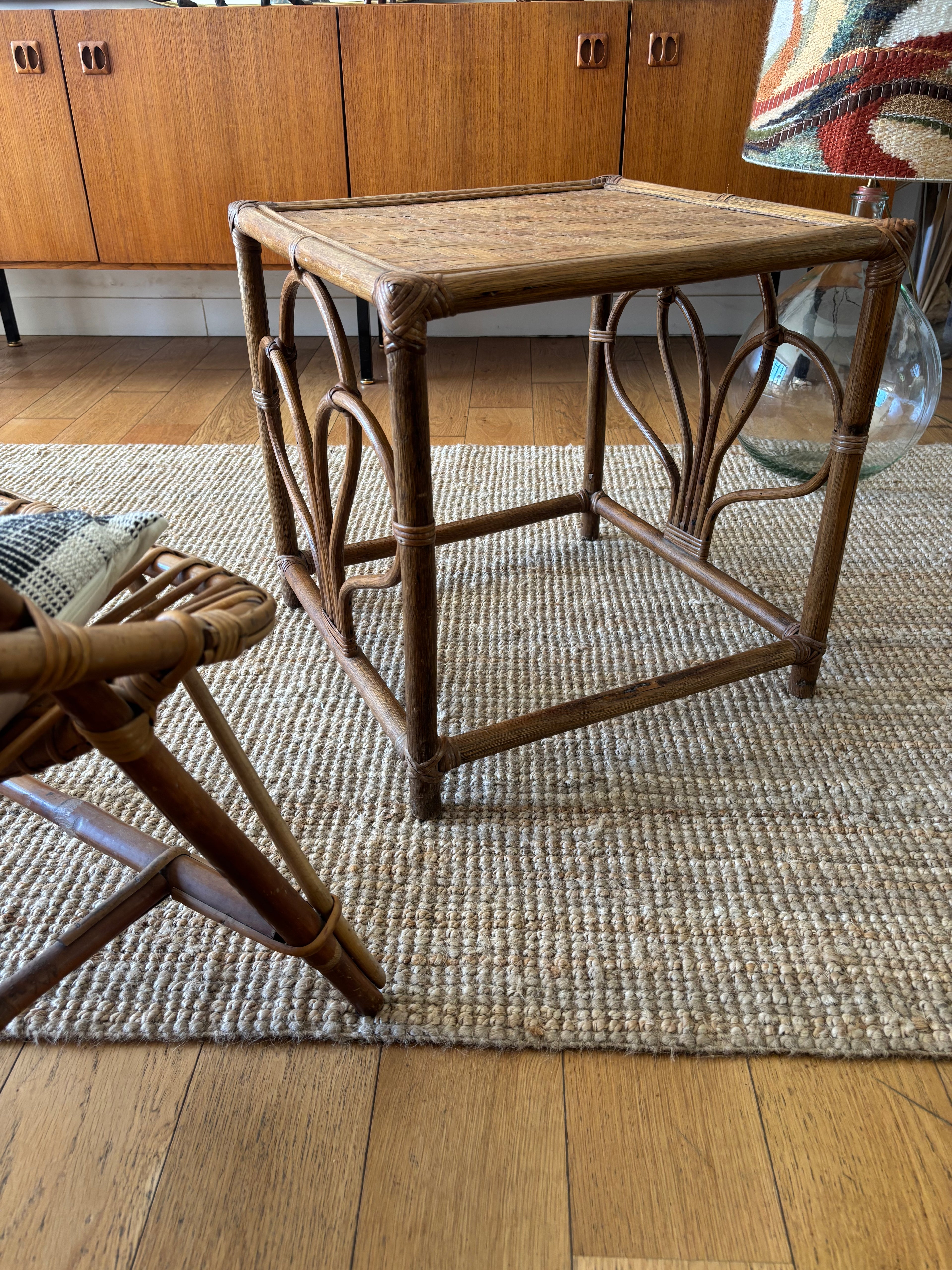 TABLE D’APPOINT EN ROTIN – ANNÉES 70
